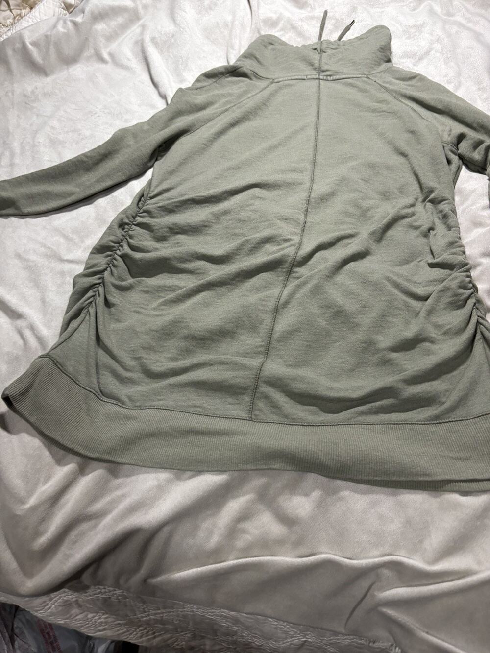 Liz Lange Maternity XL Extra Large Long Sleeve Top Ruched Side Stretchy Hoodie